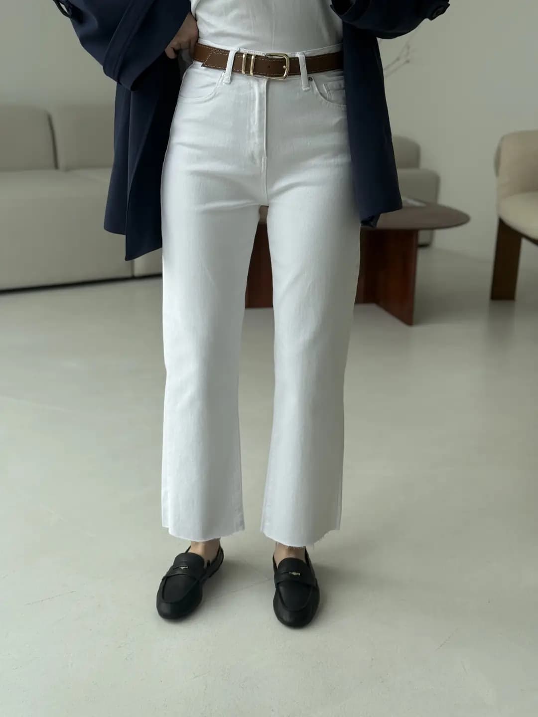 Premium Paçası Kesik Kemerli Beyaz Jean