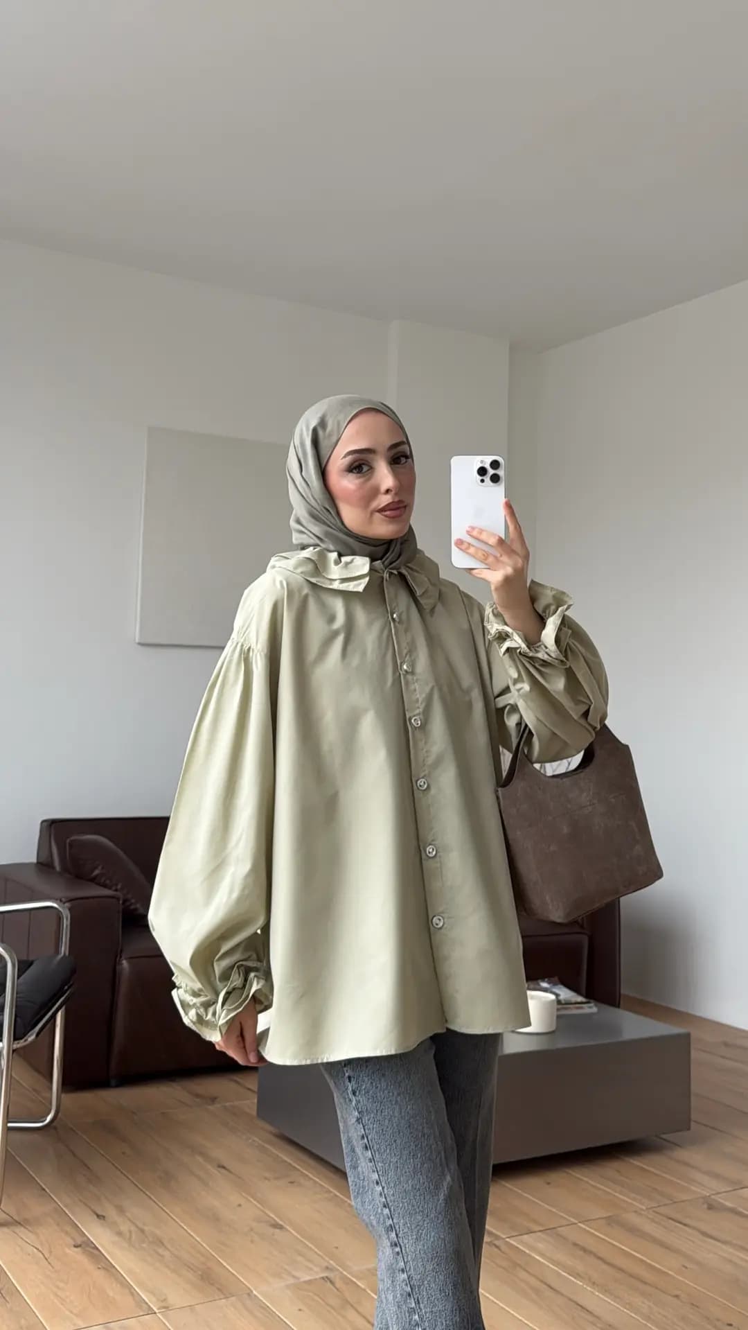 Yakası ve Kolu Fırfırlı Gömlek Küf Yeşili