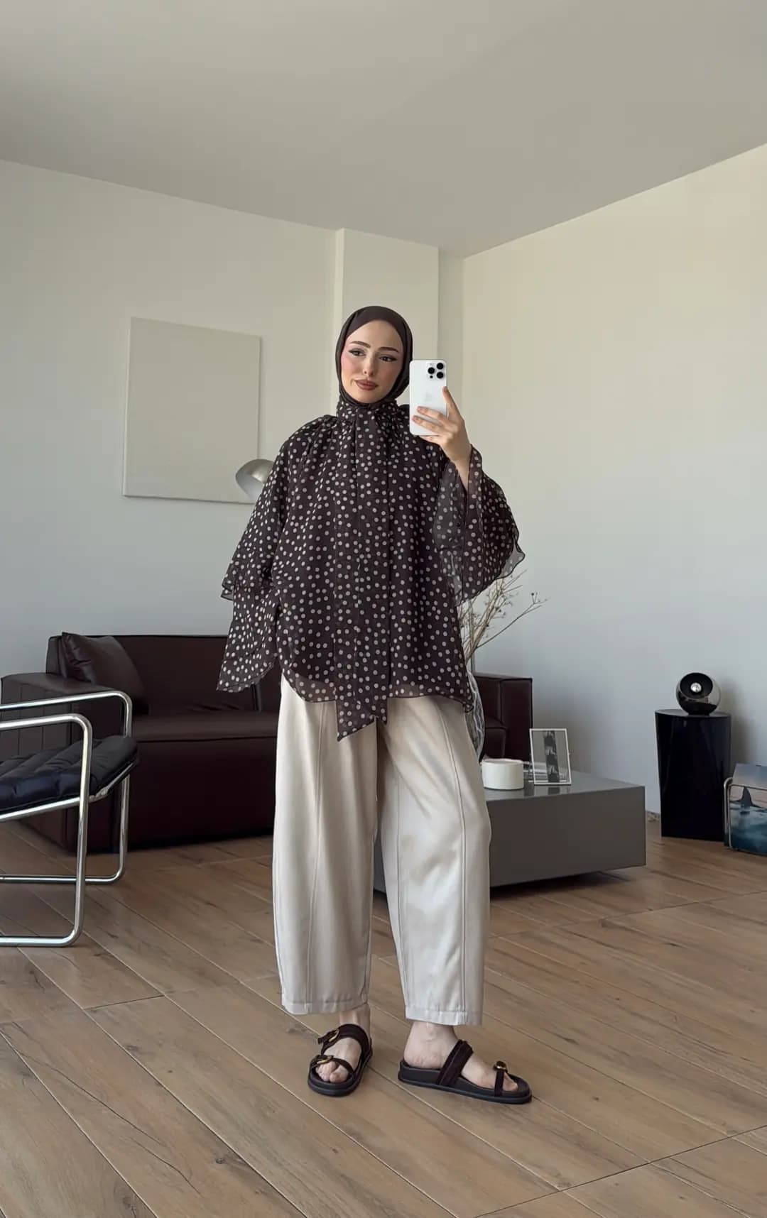 Kolları Volanlı Puantiyeli Kahve Gömlek
