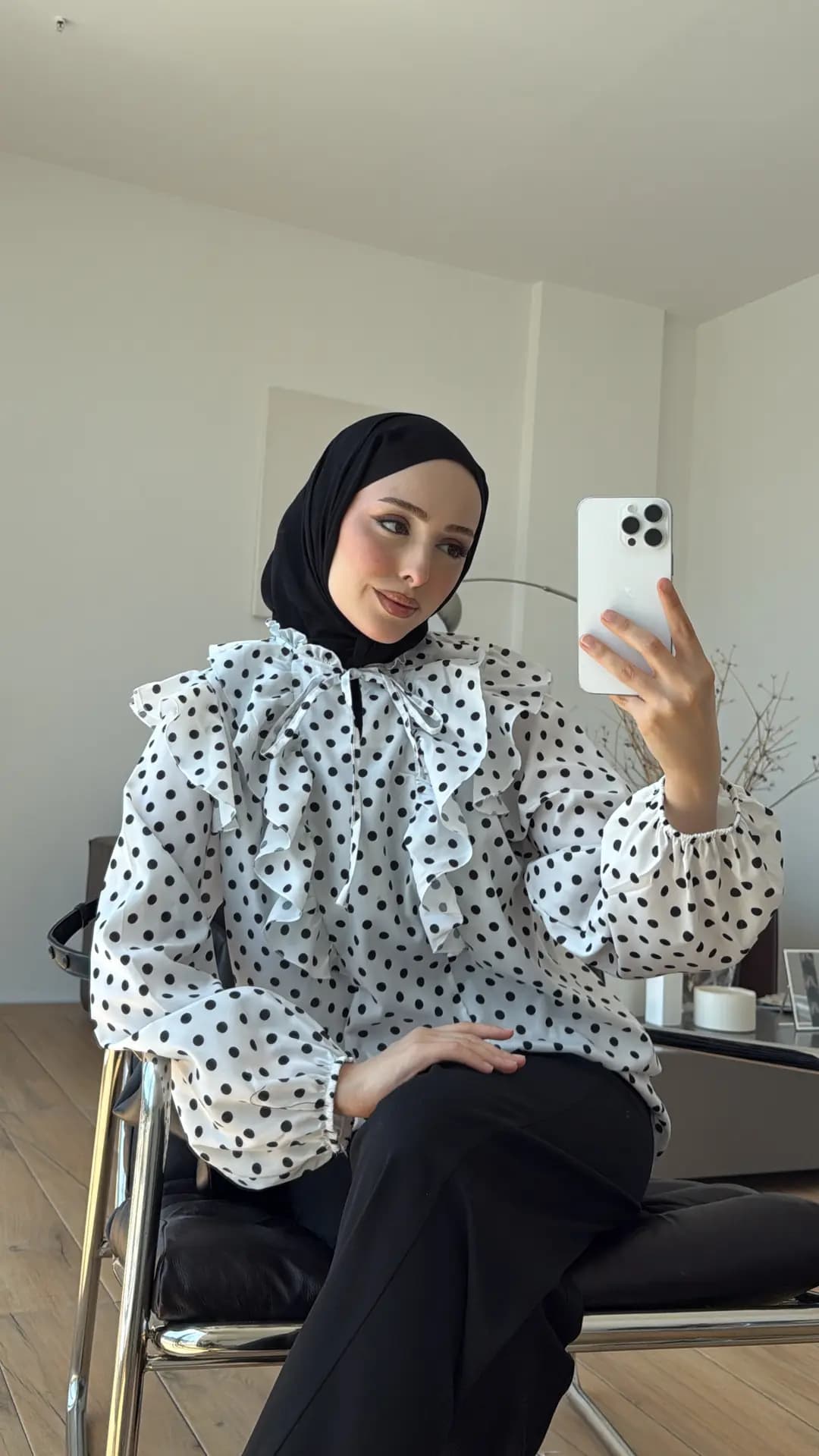 Kolları Lastikli Puantiyeli Gömlek Beyaz