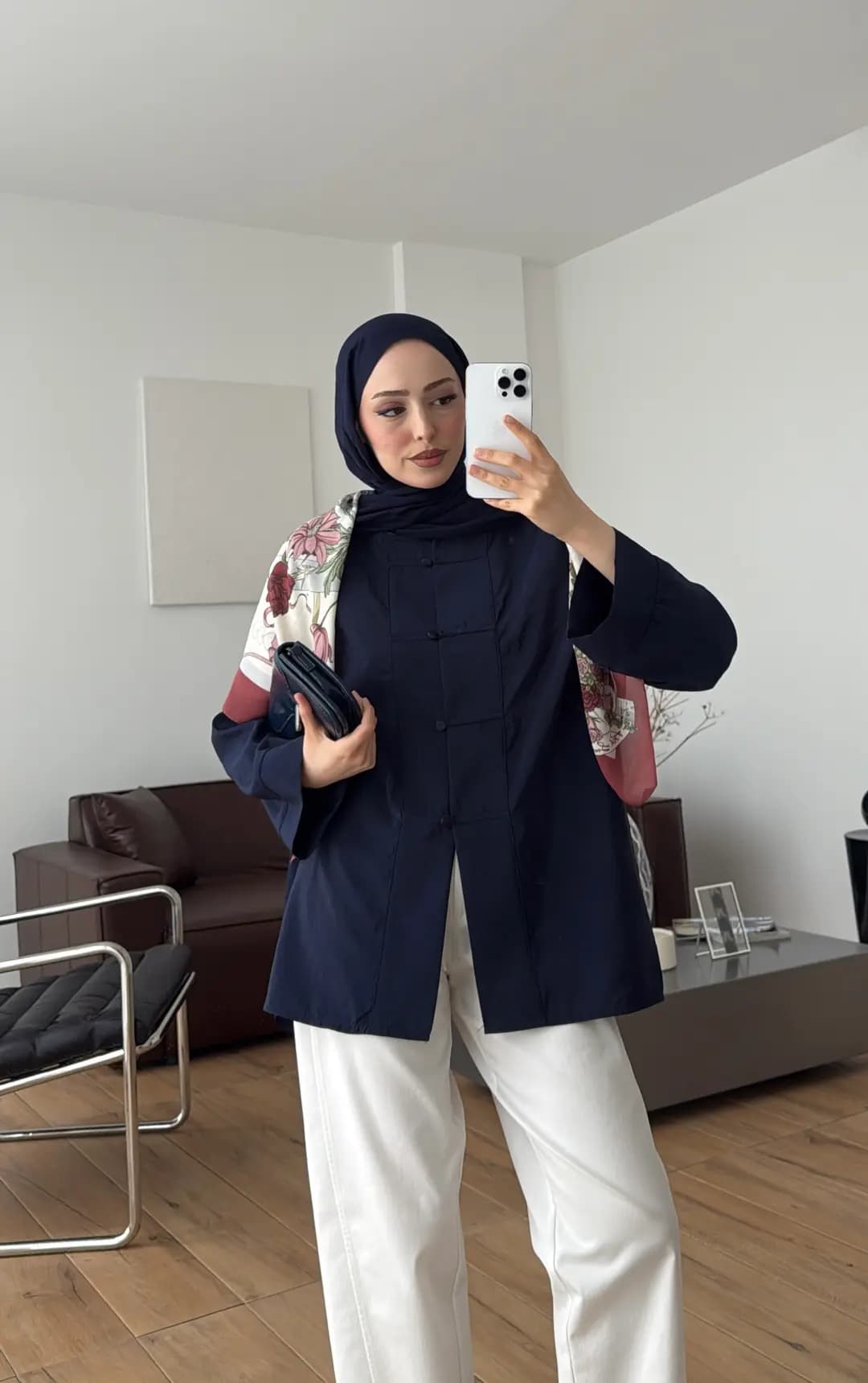 Süslü Düğmeli Bluz Lacivert