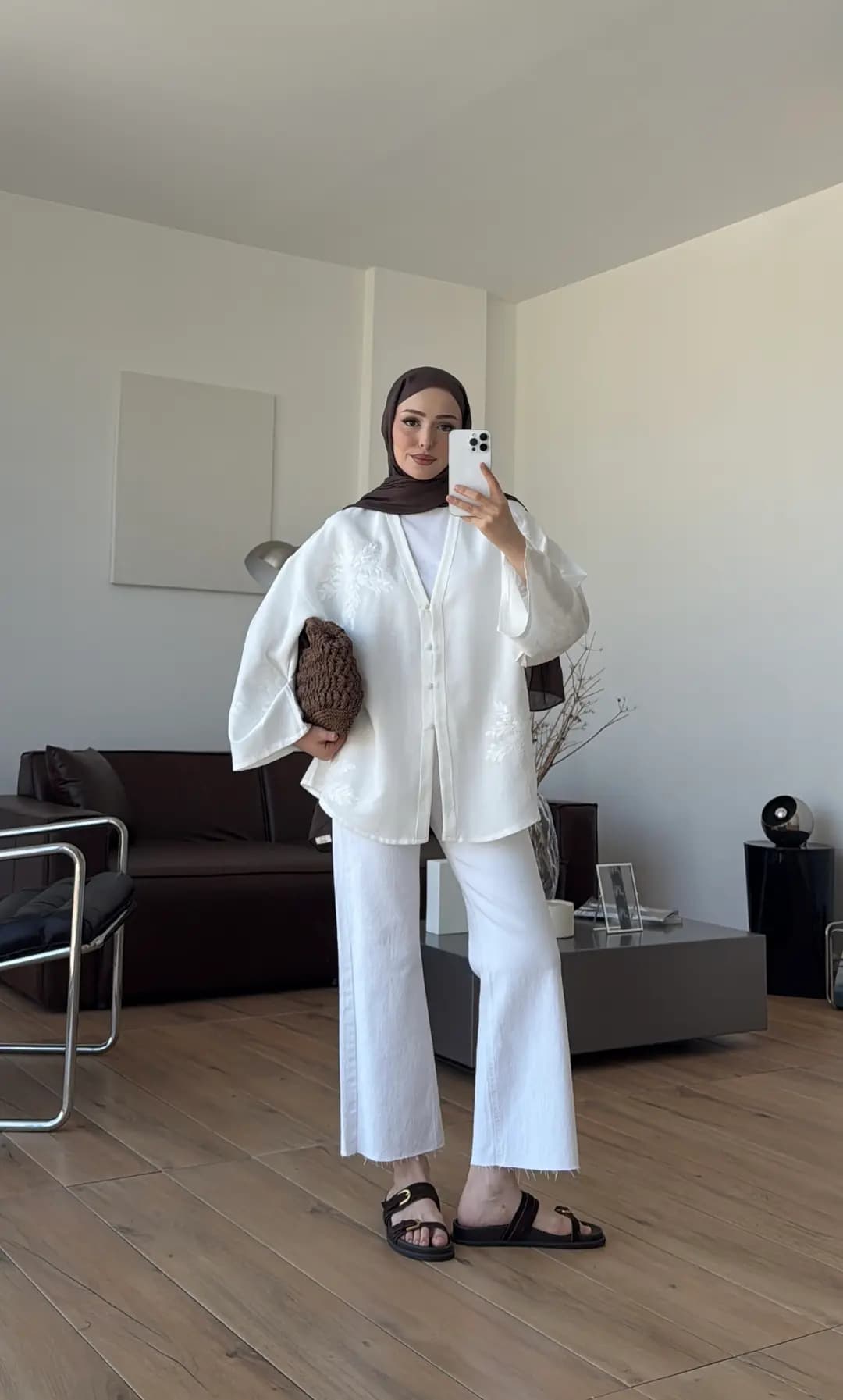 Nakışlı V Yaka Gömlek Beyaz